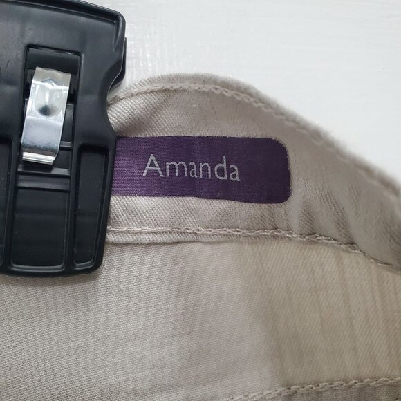 Gloria Vanderbilt Woman's Petite Amanda Khaki Tapered Leg Mom Jeans Plus Sz 16P - Picture 3 of 7